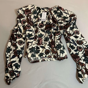 Tröja - Blommig tröja i storlek S aldrig använt ganska gullig 