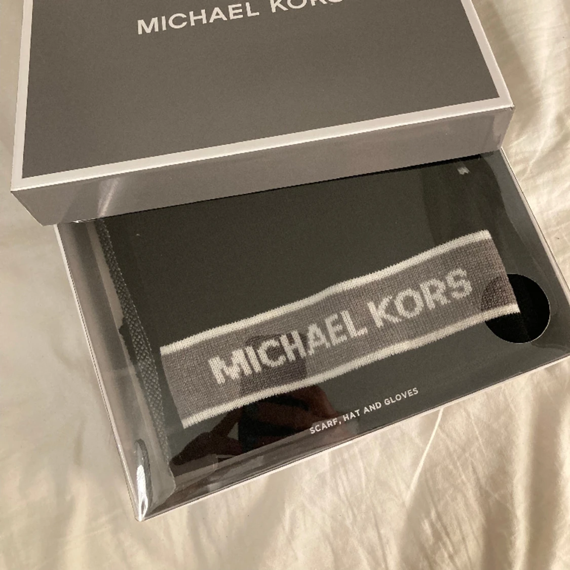Halsduk vantar mössa Michael Kors  - 90
