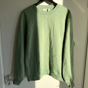 Weekday Sweatshirt  - Normal fit Weekday sweatshirt, storlek M. 