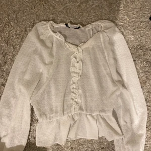 Blus  - Säljer min blus i bra skick ifrån zara