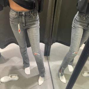 Zara jeans som inte längre kommer till användning, för referens är jag 175❤️