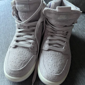Nike Air Jordan Zoom Cmft NYA! - Helt nya Air Jordan Zoom Cmft i lus lila/grå mocka. Nypris 1495