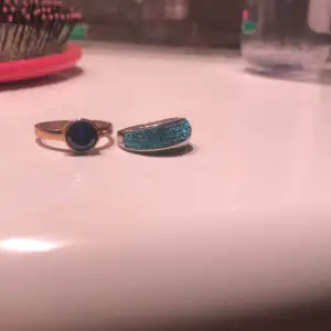 Två blåa ringar som inte kommer till användning fick dom i somras används 2 gånger Max 