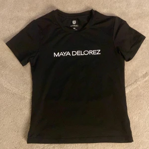 Maya Delorez ridtopp - Jättefin Maya Delorez tröja. Nypris 350kr
