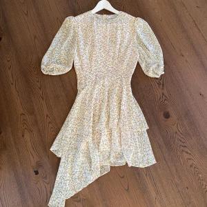 Adoore klänning  - Klänning från Adoore i storlek XS🤍