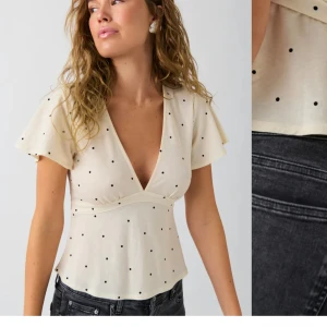 Söt topp - Super fin topp som jag tyvärr inte får användning av🩷orginalpris 280kr, säljer för 170kr, klicka gärna på KÖP💚