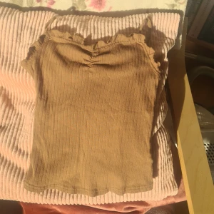 Sommar vibe - Luftig och passar till allt. Säljer för att den var för liten