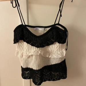Zara linne - Jättefint trendigt zara linne! Köpt förra sommaren men aldrig använt, därav lappen kvar. Skriv för fler bilder eller frågor💞