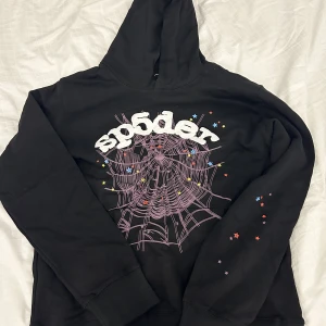 sp5der hoodie - aldrig använt, köpte när de var trendiga.  mått - 49-67