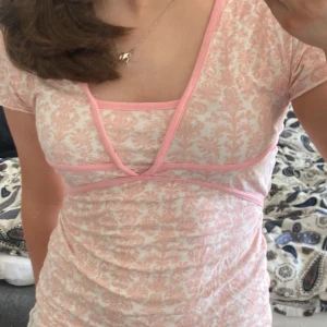 söt vero moda topp🎀 - denna skit gulliga sommar toppen💗 den har två snören på varsin sida som jag tror man ska knyta ihop bak på ryggen🙌🏼💗