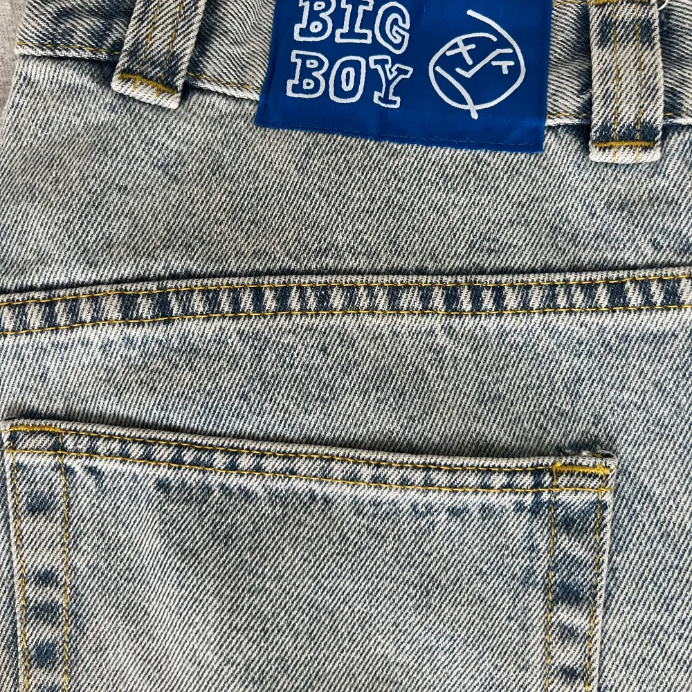 Used like new, been using it for 1-2 months, the size is M and the original price is around 1300kr.. Jeans & Byxor.