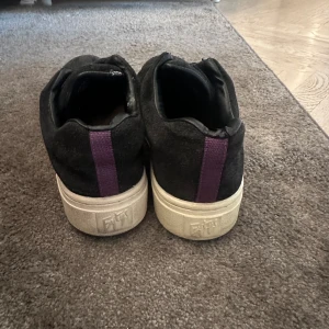 Eytys skor - Säljer dessa populära eytys skor i svart nypris 1999 säljer för 900kr❤️skriv om du har frågor!🥰