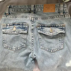 Säljer dessa fina Gina tricot jeans med fickor 💞
