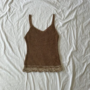 Söt topp - Bra skick! Storlek står ej men skulle gissa på s, kan kanske passa m med💗