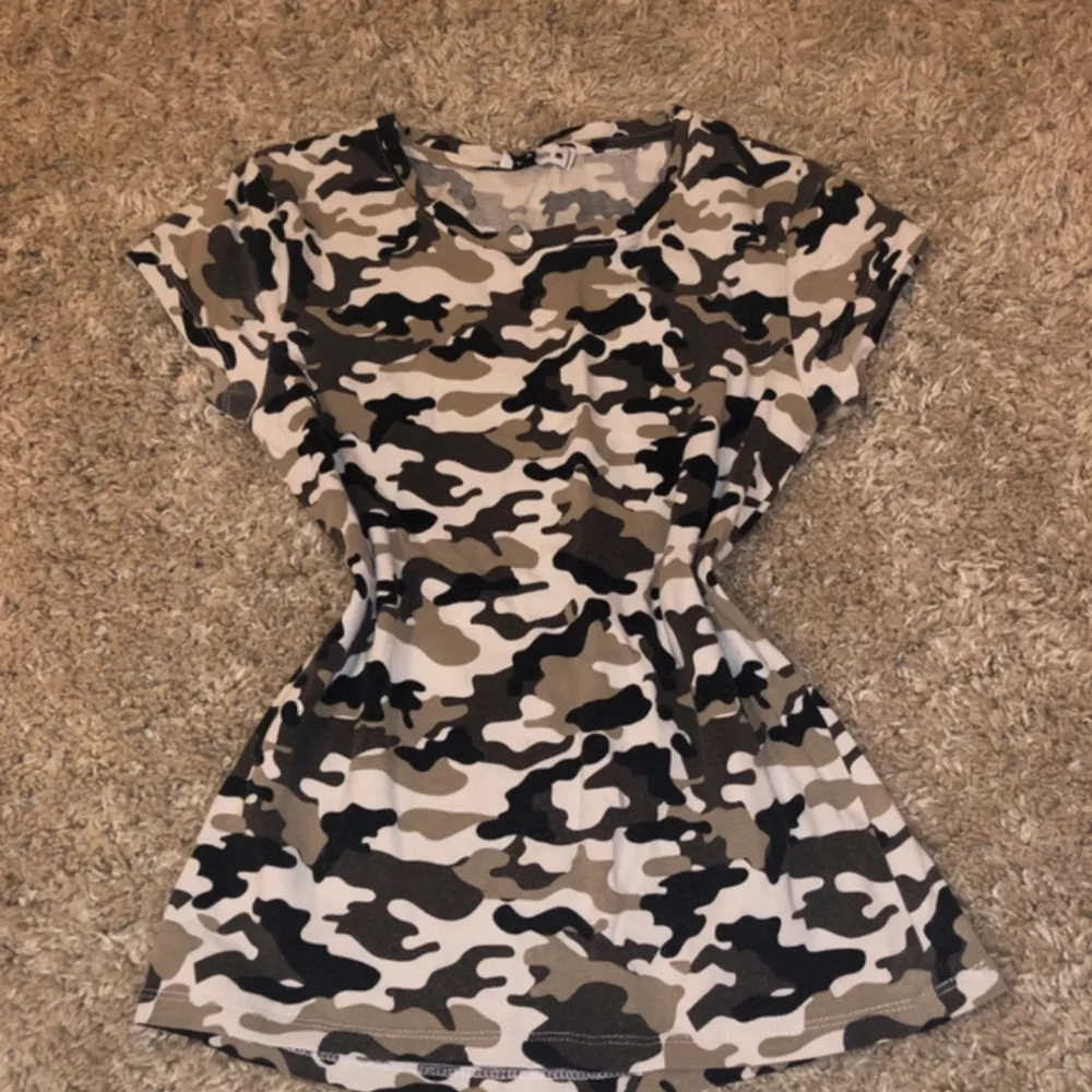 Camouflage t-shirt is size M but fits like an S-XS never worn before . T-shirts.