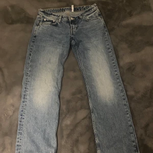 Arrow jeans - Snygga arrow jeans ifrån weekday, aldrig använda pga för små💕💕 de är lågmidjade.