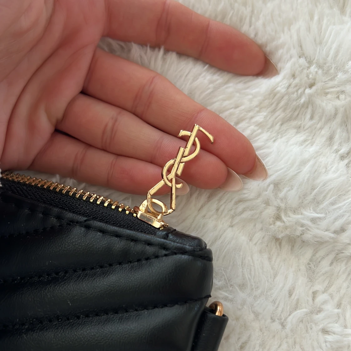 Svart/guldig clutch  - 91