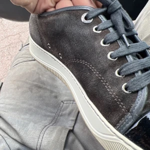 Lanvin  - Ett par lanvins i storlek 40/41 jätte fina o väldigt bra skick. Skriv om ni har frågor o funderingar 