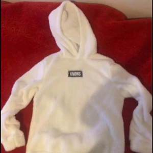 Bomull Hoddie  - Hej!  Säljer min Hoddie som är Mindre i storlek. 