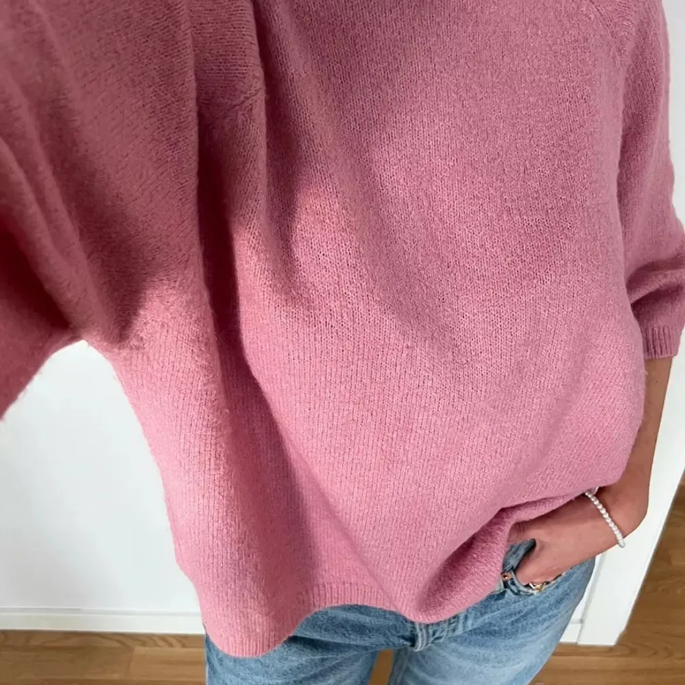 Söljer denna rosa trekvarts tröjan från lager då den inte kommer till användning 💕. Tröjor & Koftor.