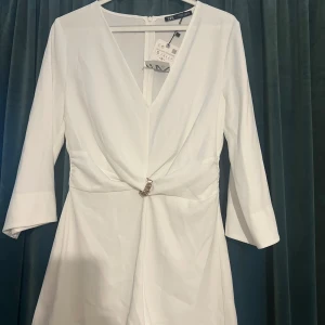 Playsuit - Helt ny playsuit från ZARA. Prislapp sitter kvar.  