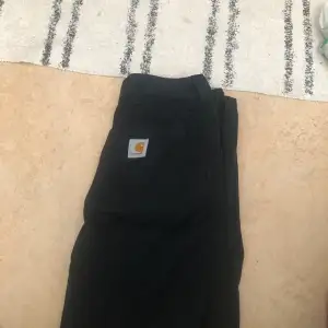 Säljer ett par dickies byxor och carhartt byxor helt nya. 200kr styck. 300 för båda