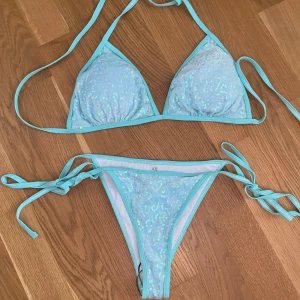 Oanvänd bikini  - Oanvänd  Blå glittrig 