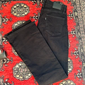 Levis 725 High Rise Bootcut - Använda fåtal gånger pga fel köp av strl.  