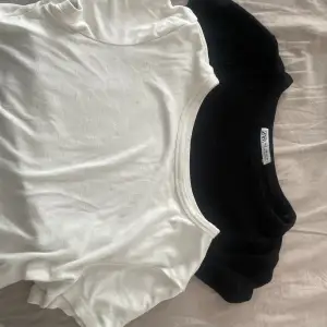 vita tröjan storlek M  svarta tröjan storlek S