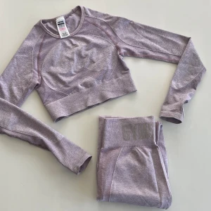 Gymshark Flex set - Topp och tights från kollektionen Flex i färgen Mallow purple marl. Byxorna är storlek M (har passat mig som haft S) och toppen är storlek S. Priset är för båda delar! 🥰