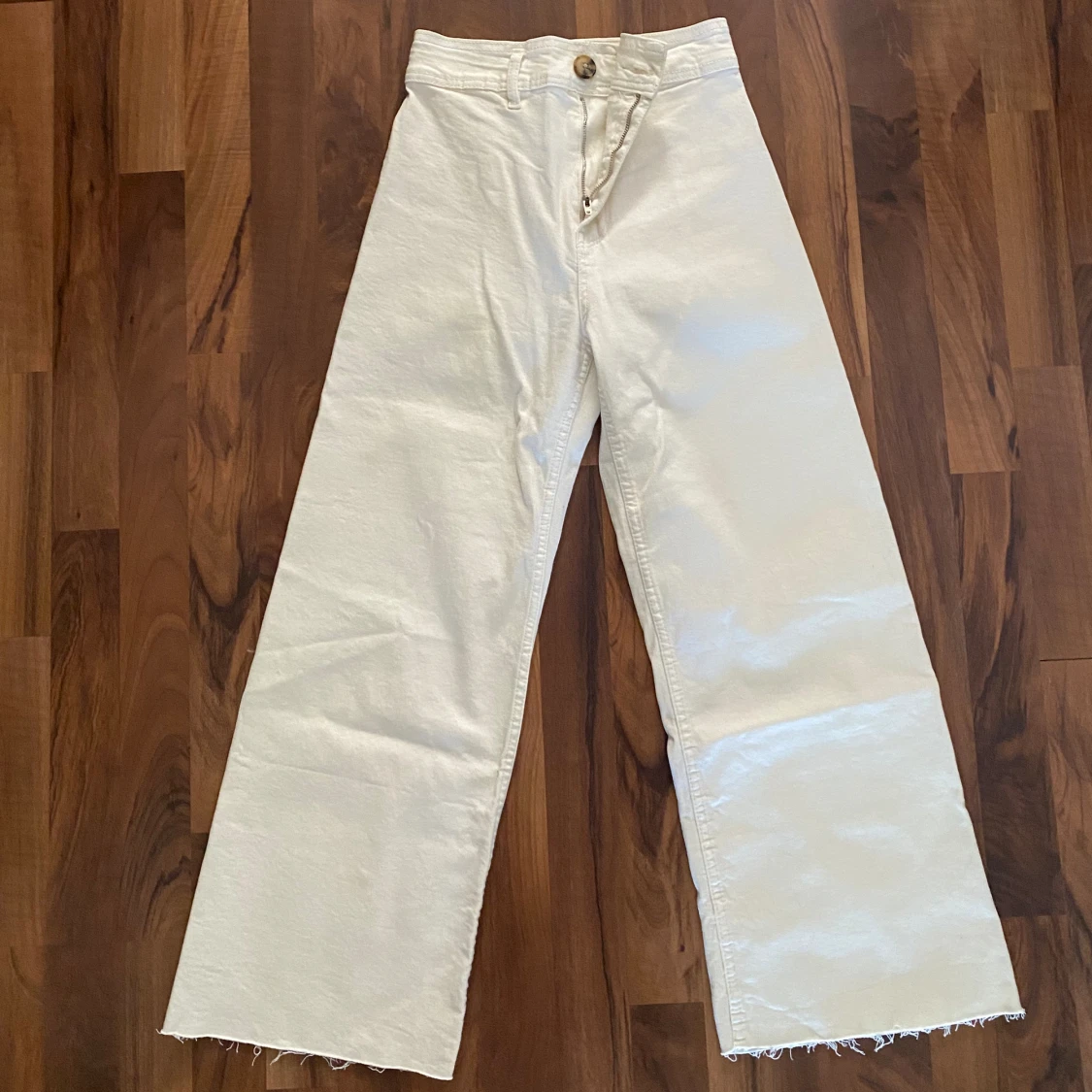 Vita jeans från Stradivarius