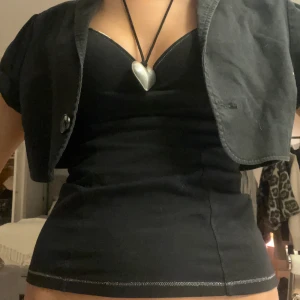 Bolero  - Svart bolero från hm! Så snygg att ha över ett linne eller festtopp 💗💗