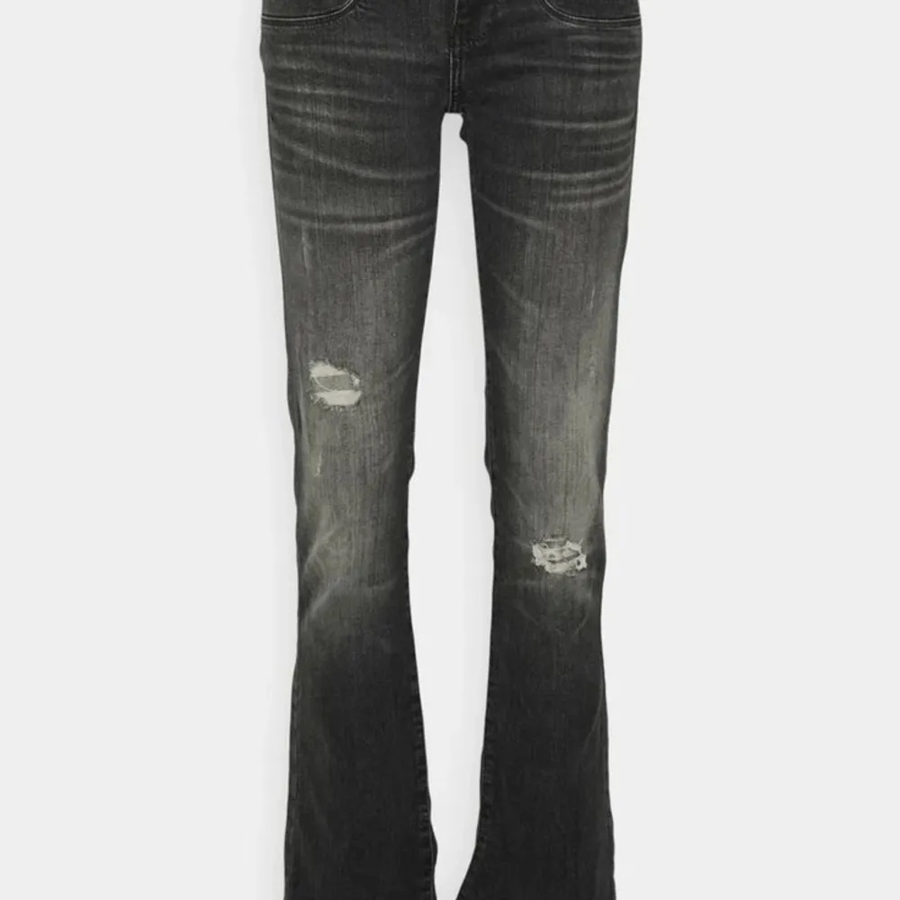 Svarta ltb jeans i storlek 29.34 men skulle säga att de passar mindre som 28/34 eller 27/34. Jättebra skick. Köparen står för frakten❤️. Jeans & Byxor.