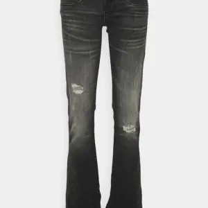Svarta ltb jeans i storlek 29.34 men skulle säga att de passar mindre som 28/34 eller 27/34. Jättebra skick. Köparen står för frakten❤️