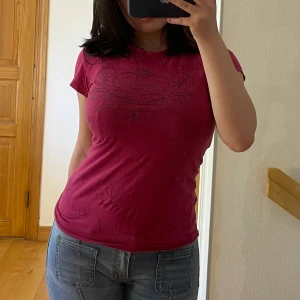 Cool Y2K topp - En hard rock café t-shirt som är köpt i USA, säljer för att det inte är min stil längre💖 