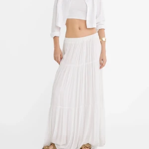 Volangkjol - Superfin volang kjol från strandinavius. Säljer då den är något för kort för mig. I nyskick. Skulle mer säga att den är i storlek S/M