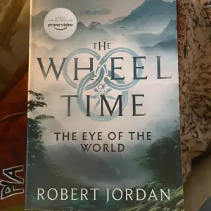 Oläst ”wheel of time”. Första boken i serien. Nypris 160kr