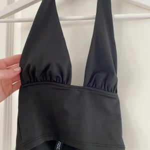 Topp H&M - Storlek XXS. Aldrig använd pga för liten för mig så i nyskick. Vid frågor/ fler bilder skriv, pris kan diskuteras❤️