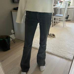 Hej! Säljer dessa Junkyard jeans som tyvärr är för stora💞Köpta för 600 och passar mig i längd som är 169💞