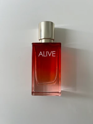 Hugo Boss Alive Intense - Öppnad i våras, endast använd några gånger (se bild på hur mycket som är kvar) 