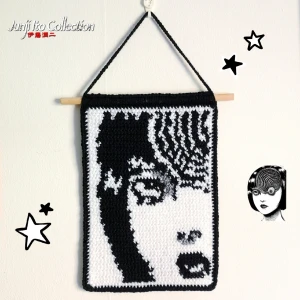 Uzumaki Manga Väggbonad 🕸️ - Handgjord väggdekoration av Junji Ito's berömda skräck-manga Uzumaki🕸️ Perfekt prydnad på väggen för alla Junji Ito fans! ✨ Mått: 39x25cm med snöret och pinnen, väggbonaden själv är 27x20cm 💌 Använd gärna KÖP NU! Postas inom 7 dagar 💛