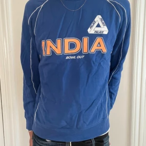 Palace crewneck - Palace India bowl out cricket crewneck i gott skick.