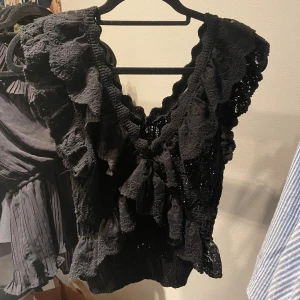 zara topp  - jätte söt zara topp som aldrig kommer till användning 🌸