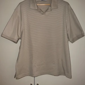 T-Shirt - Helt ny och och oanvänd   Köpt på Zara nypris 379