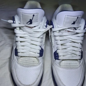 Jordan 4 navy blue  - Jordan 4s i storlek 41 Amvänd några gånger lite creasing men inte riktigt så att man märker REP