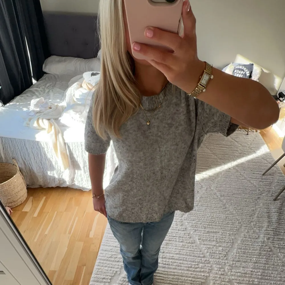 Säljer denna stickade t shirten från sand!!💞💞. Stickat.