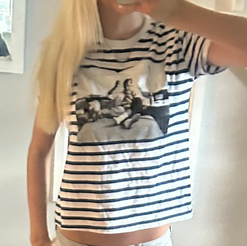 Jättefin tröja från zara🎀. T-shirts.