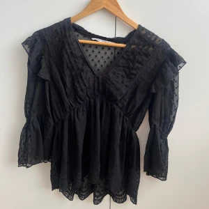 Blus🖤 - Från Zara i storlek xs!!