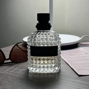 Valentino Yellow Dream - En riktigt bra parfym som är omtyckt av många. Mycket komplimanger. 45ml av 100ml kvar. Priset är inte fast. Hör av dig vid funderingar 👊🏼😁 (byten går)