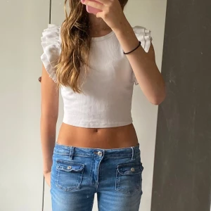 Zara topp - Säljer denna söta zara topp eftersom den är för liten för mig. Säljer för 200 Skriv om ni har frågor💗
